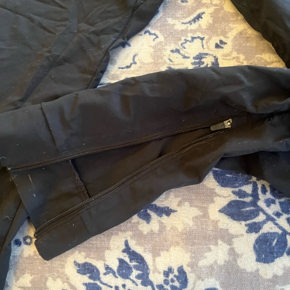 Beautiful Nike dry fit size medium running pants  …comfortable, & stylish - Picture 6 of 9